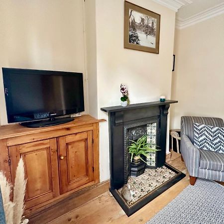Creaking Villa York Bagian luar foto